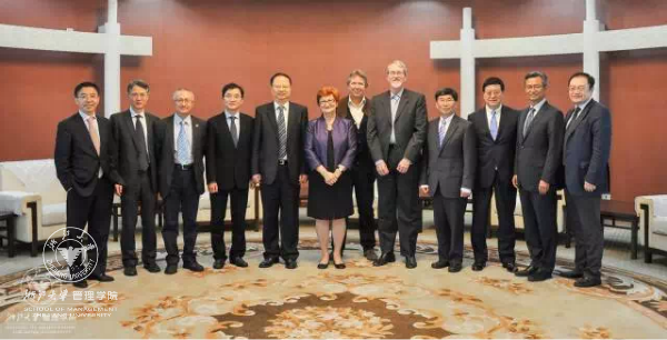 CEEMANzhuxiDanica Purgjiaoshou（zuo6）yu2016nianchushoupinweiz