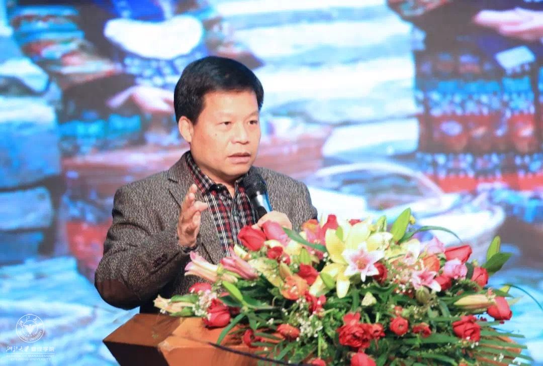 环球网页版教授  周玲强.jpg