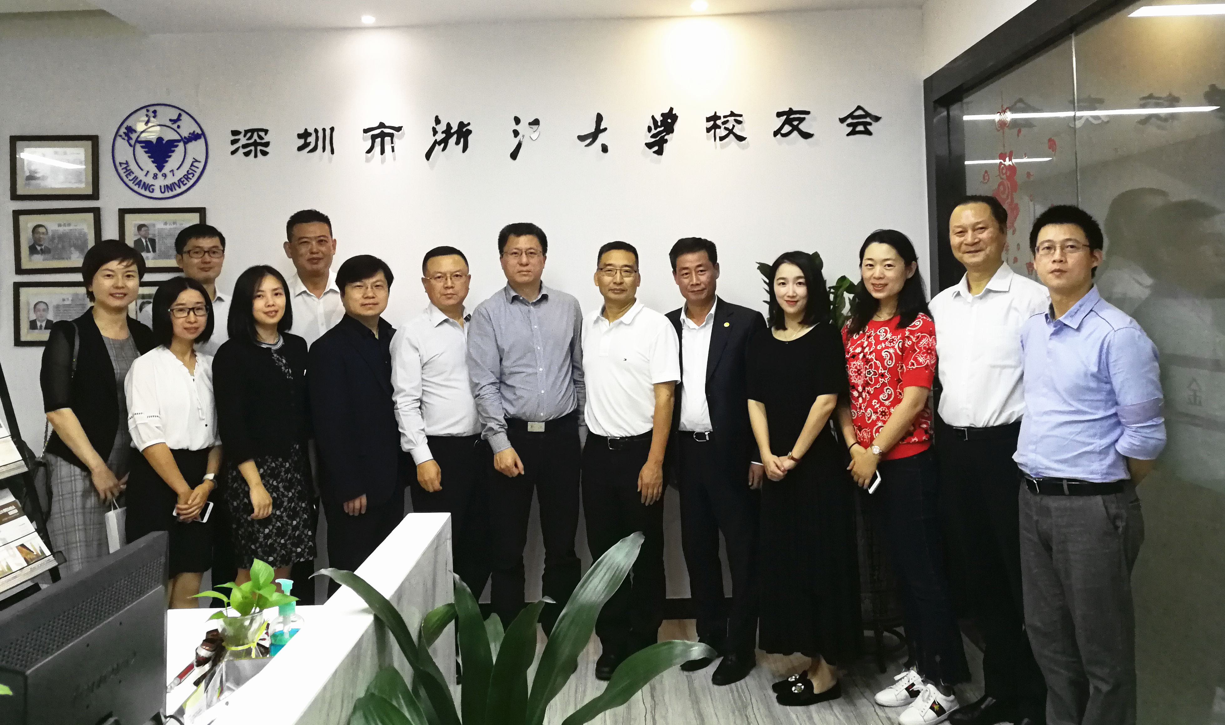 20171017深圳合影_副本.jpg